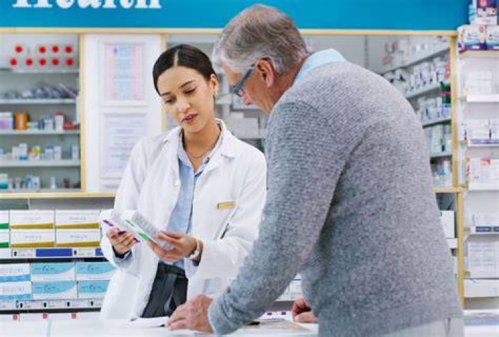Can pharmacy technicians dispense controlled substances?
