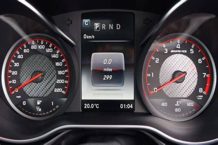 Does an odometer measure distance or displacement?