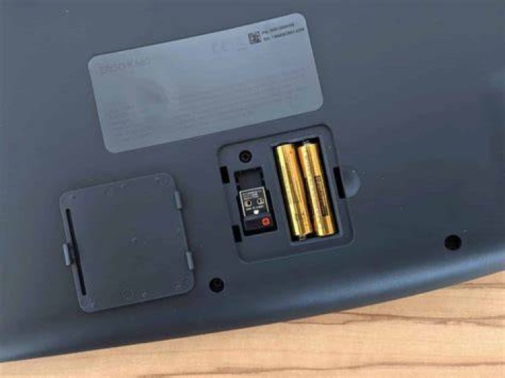 Does Logitech keyboard come with USB?