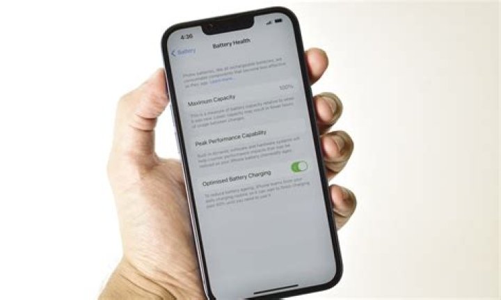How can I improve the battery life on my iPhone 4S?