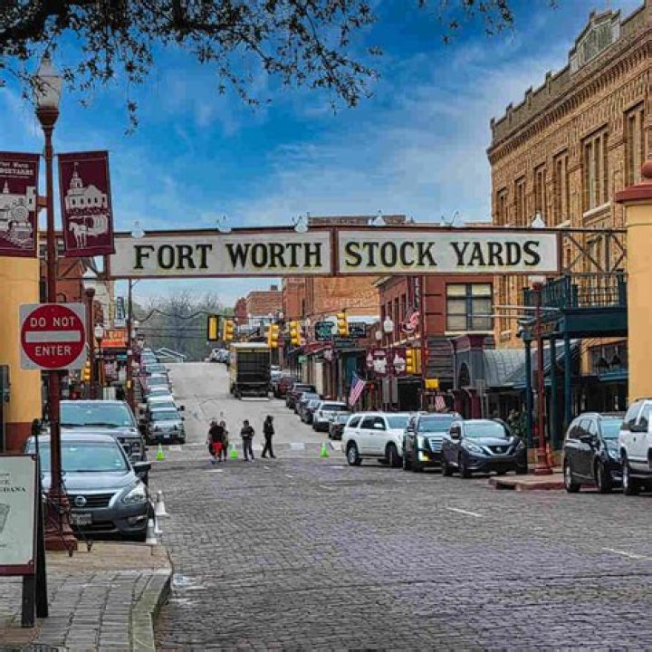 How do I get a yard cart in Fort Worth?
