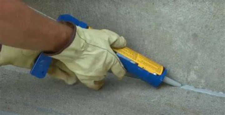 How do you caulk a lead joint?