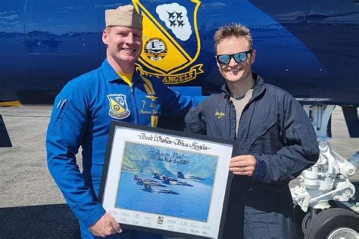 How much does a Blue Angels pilot make a year?