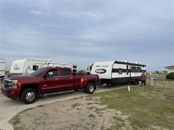 How much weight can a Chevy 3500 dually carry?