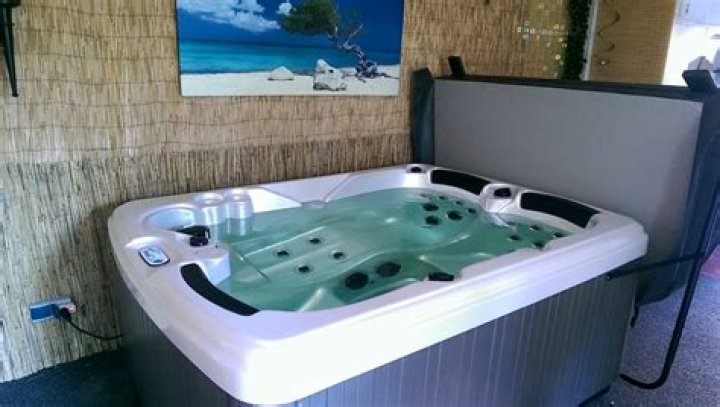 Is Leisure Bay Spas still in business?